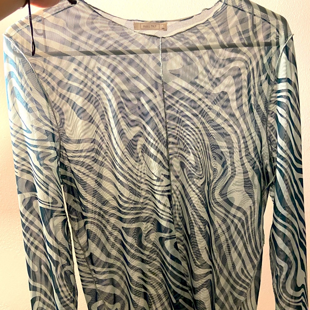Sheer long sleeve top .+゜